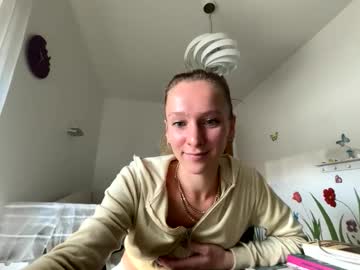 emily_in_parisss — 2025-10-02 09:22 emily_in_parisss — 2025-10-02 09:22